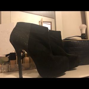 Black heeled boots